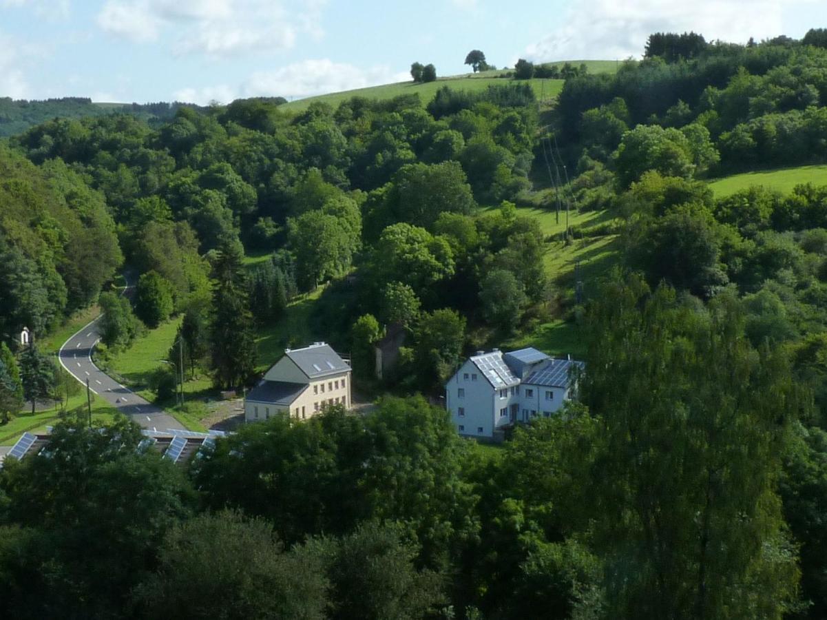 Suedeifel Ferienhaeuser Christian Faust Villa Zweifelscheid Екстериор снимка